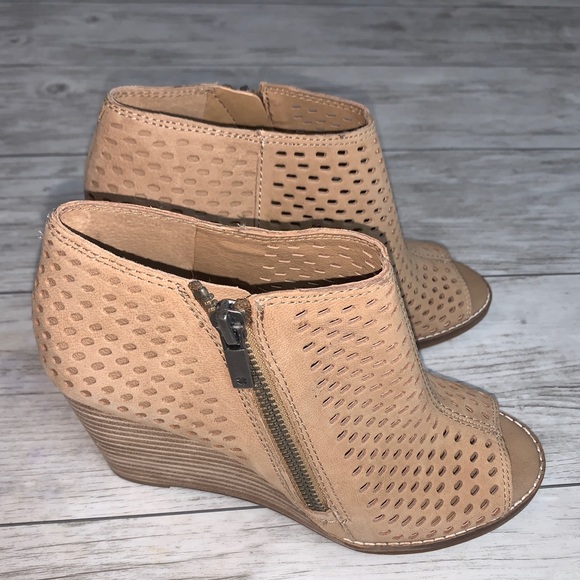 Lucky Brand Tan Shoes Size 6M NWT - Picture 3 of 5